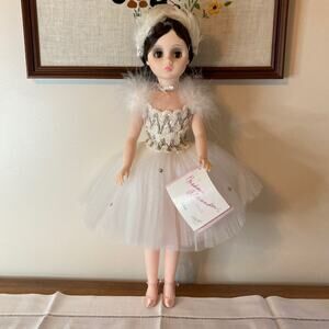 Vintage 90s Madame Alexander 17" Swan Lake Elise Ballerina #1610 (1990-91) EUC
